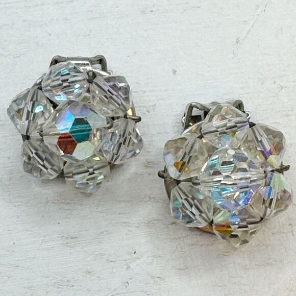 Sparkly Vtg 1950s MCM Aurora Borealis Crystal Cluster Clip On Earrings - Picture 1 of 10